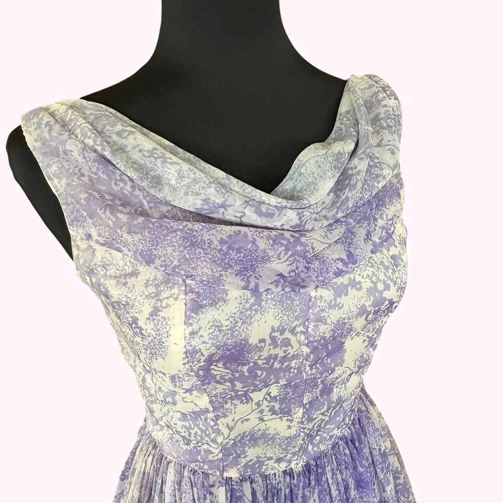 Vintage 1950s Floral Fit and Flare Dress Purple White Extra Small - Picture 9 of 12
